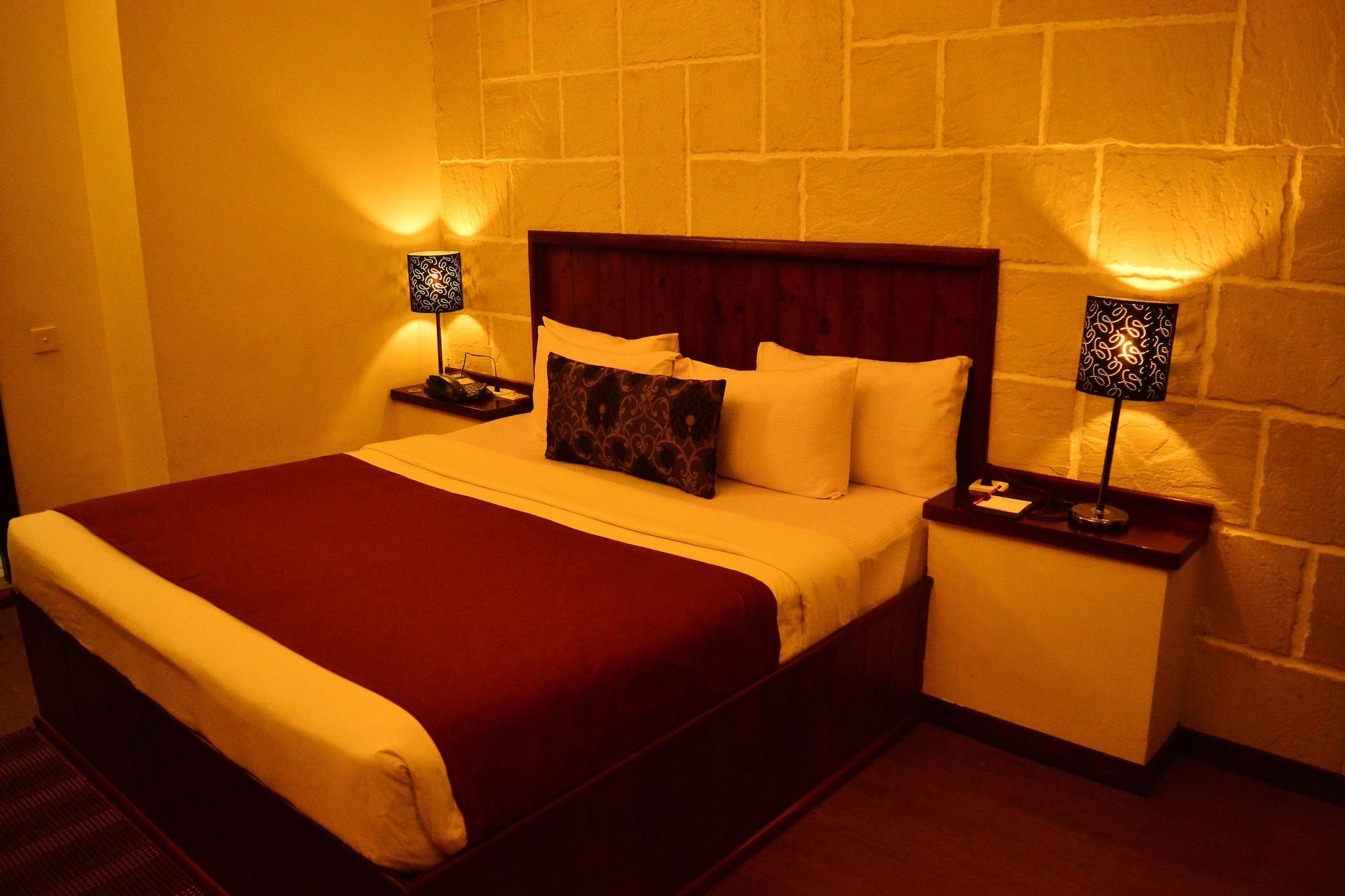 Unique Hotel 3*